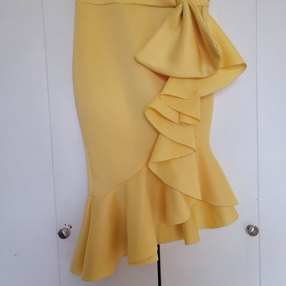 Stylish Off Shoulder Bodycon Dress in Yellow Size Large - Picture 5 of 6